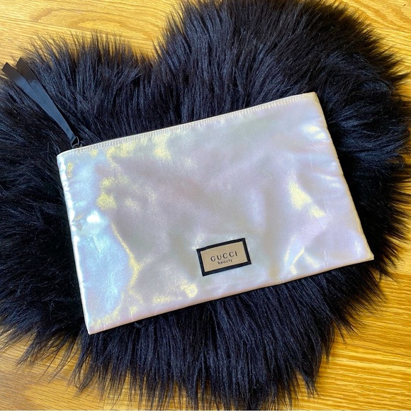 GUCCI 🩵🦋 white pearl “Opal” pouch! PRISTINE - Picture 6 of 12